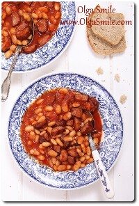 Запеченные бобы в классическом с колбасой, как я помню из семейного дома