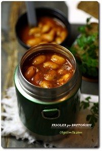 Запеченные бобы в варианте без мяса и колбасы, то есть вегетарианские