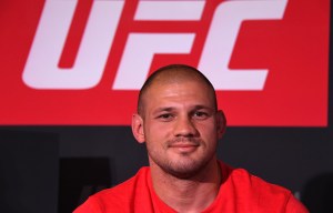 Жена Бена Аскрена троллила после исторической потери Хорхе Масвидалу на UFC 239